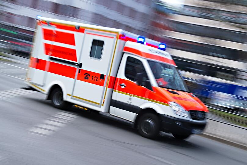 Ein 79-jähriger Münchner hat am Steuer das Bewusstsein verloren und danach sieben Autos gerammt