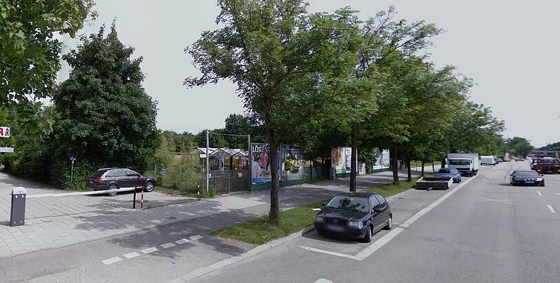 An der Schleißheimer Straße sollen 160 Menschen eine Unterkunft finden. Dazu informiert die Stadt die Anwohner. Foto: Google Street View