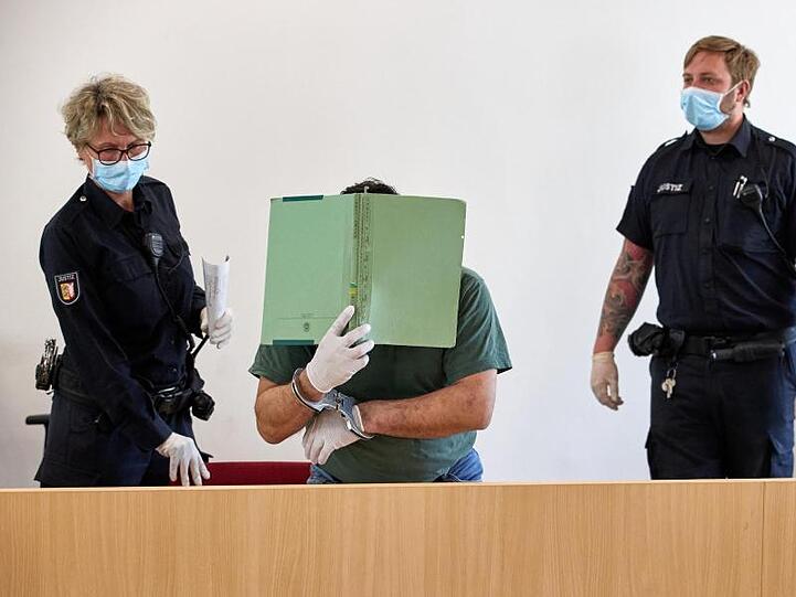 Der 43-Jährige beim Prozessbeginn im April.