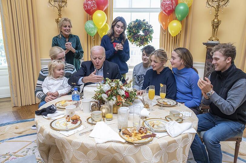 Joe Biden mit seiner Familie bei einer Feier zu seinem 80. Geburtstag im November 2022.