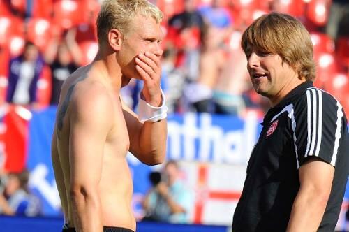 "Er hat uns einen Bärendienst erwiesen": Club-Trainer Michael Oenning (rechts) ist auf den Ausraster seines Kapitäns Andreas Wolf nicht gut zu sprechen.