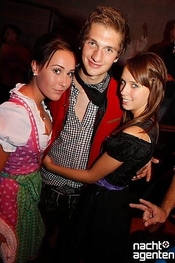 17 Tage Wiesn - 17 Tage Neuraum am Sonntag (02.10.2011): Noch mehr Fotos gibt es hier www.nachtagenten.de.