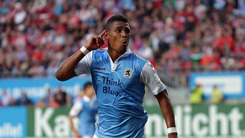 Hätte der Held werden können: Löwen-Stürmer Rubin Okotie. Hätte der Held werden können: Löwen-Stürmer Rubin Okotie.