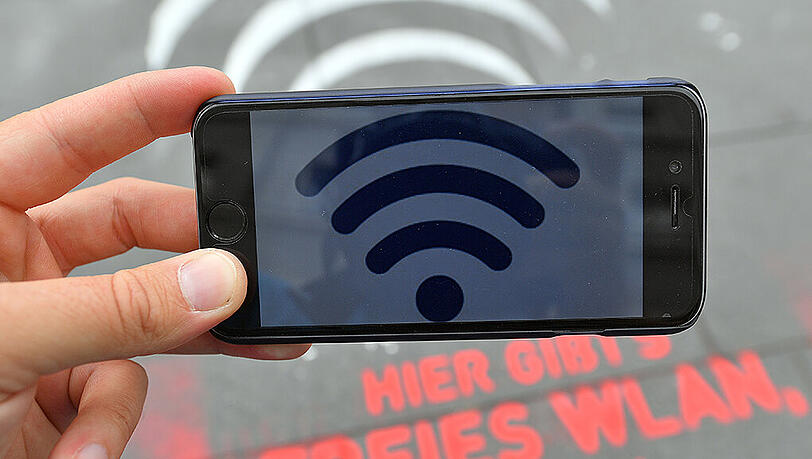 Schüler und Lehrer werden noch in paar Jahre auf belastbares Wlan an Schulen warten müssen. Schüler und Lehrer werden noch in paar Jahre auf belastbares Wlan an Schulen warten müssen.