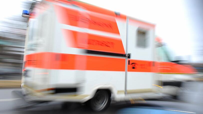 Die 14-Jährige kam mit Verletzungen an Brustkorb und Arm in eine Münchner Klinik. (Symbolbild)