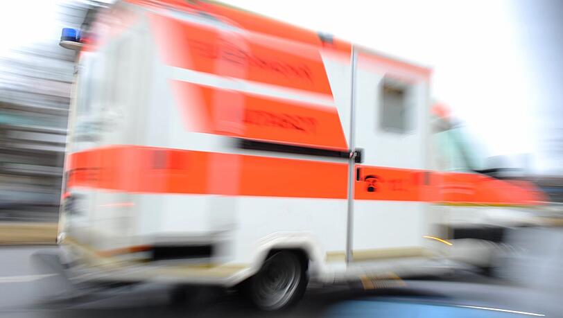 Die 14-Jährige kam mit Verletzungen an Brustkorb und Arm in eine Münchner Klinik. (Symbolbild) Die 14-Jährige kam mit Verletzungen an Brustkorb und Arm in eine Münchner Klinik. (Symbolbild)
