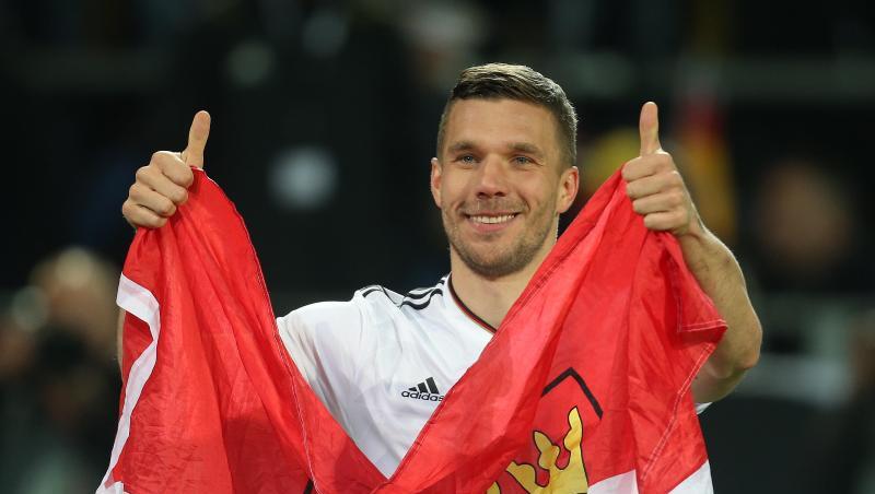 Würde sich bei Olympia 2020 gerne noch einmal das DFB-Trikot überstreifen: Lukas Podolski Würde sich bei Olympia 2020 gerne noch einmal das DFB-Trikot überstreifen: Lukas Podolski
