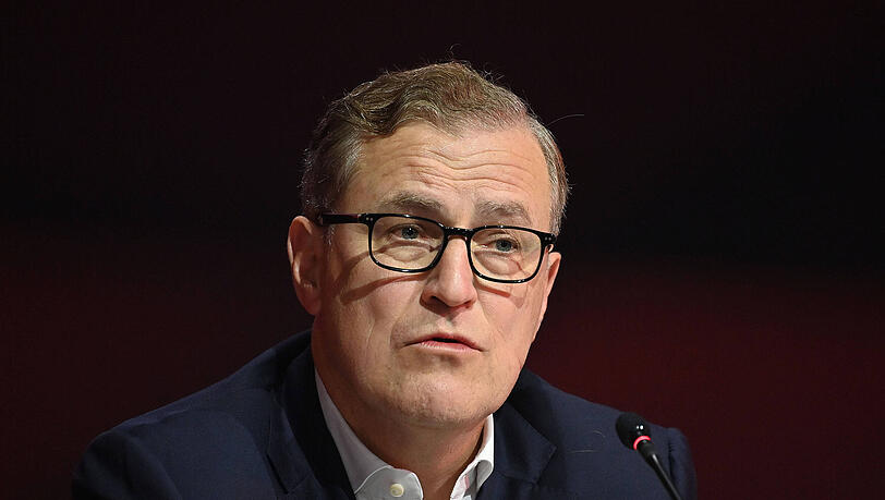 Spricht von einem Schlag ins Gesicht für die Fans: Bayern-CEO Jan-Christian Dreesen.