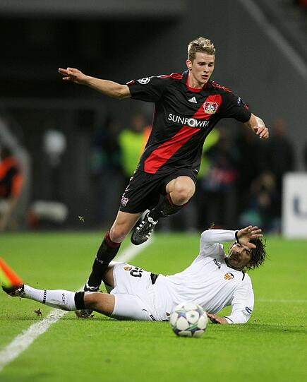 LARS BENDER: Auch Zwillingsbruder Lars zog es 2009 in den Westen, bei Leverkusen entwickelte er sich zur Stütze im defensiven Mittelfeld.