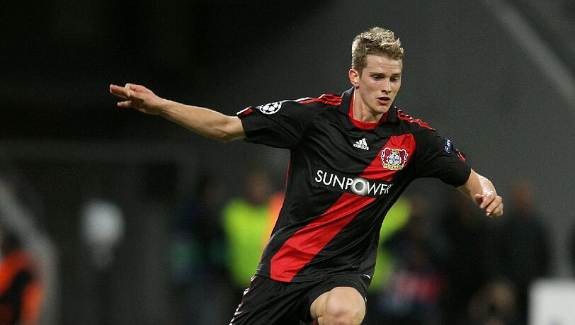 LARS BENDER: Auch Zwillingsbruder Lars zog es 2009 in den Westen, bei Leverkusen entwickelte er sich zur Stütze im defensiven Mittelfeld. LARS BENDER: Auch Zwillingsbruder Lars zog es 2009 in den Westen, bei Leverkusen entwickelte er sich zur Stütze im defensiven Mittelfeld.