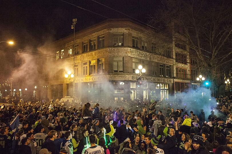 Die Fans der Seattle Seahwaks feierten ausgelassen den klaren Sieg ihrer Super-Bowl-Helden.