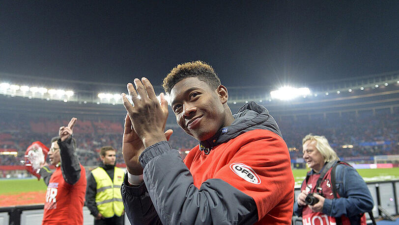 Ein Danke an die Fans: David Alaba feiert Österreichs Qualifikation für die Euro 2016 in Frankreich. Ein Danke an die Fans: David Alaba feiert Österreichs Qualifikation für die Euro 2016 in Frankreich.