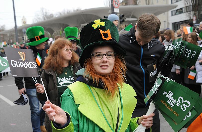 ...klassisch auf dem Fußweg. Nach der Parade wurde noch den ganzen Nachmittag gefeiert. St. Patrick zu Ehren.