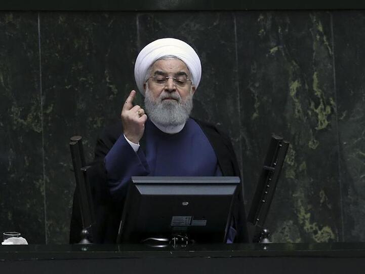 Der iranische Präsident Ruhani wirft Donald Trump wegen seiner Sanktionspolitik "Wirtschaftsterrorismus" gegen den Iran vor.