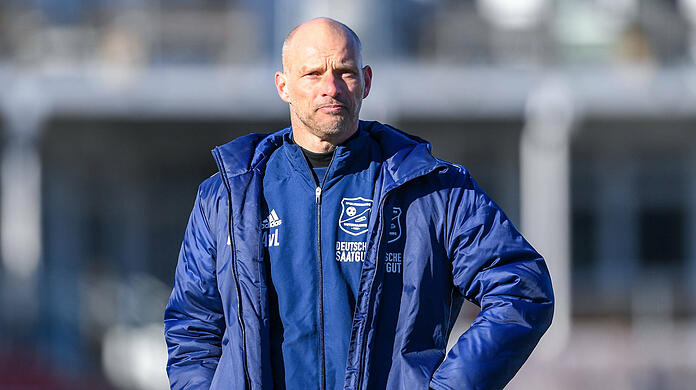 Trainer Arie van Lent steckt mit der SpVgg Unterhaching derzeit tief im Abstiegskampf - am Freitag steht das S-Bahn-Derby beim TSV 1860 an.