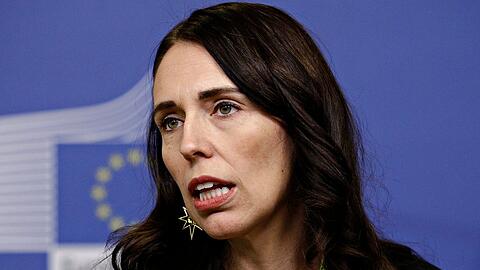 Nach ihrer Familie hat sich auch Jacinda Ardern mit dem Coronavirus angesteckt.