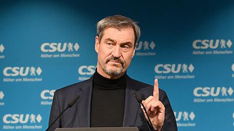 Das Deutschlandticket ist für Markus Söder auf Dauer nicht mehr finanzierbar. (Archivbild)