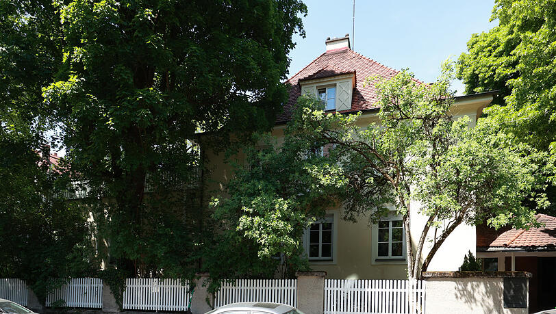 Villa zwischen alten Bäumen: Das Corpshaus steht in der Friedrich-Herschel-Straße in Bogenhausen. Villa zwischen alten Bäumen: Das Corpshaus steht in der Friedrich-Herschel-Straße in Bogenhausen.
