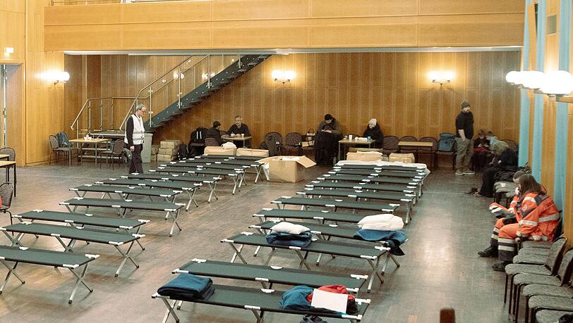 Noch sind die rund 25 Betten im Bürgersaal Zehlendorf für die Nacht nicht in Beschlag genommen. Noch sind die rund 25 Betten im Bürgersaal Zehlendorf für die Nacht nicht in Beschlag genommen.