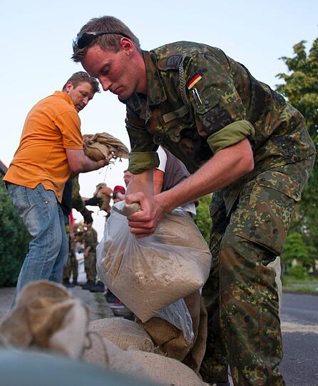 Bilder: Menschen in Nord- und Ostdeutschland kämpfen weiter gegen das Hochwasser