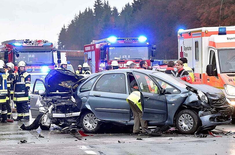 Bei der Karambolage am Mittwochmorgen wurden mehrere Menschen teils schwer verletzt.