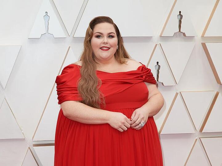 Chrissy Metz kam ganz in Rot.