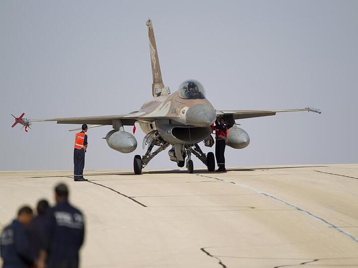 F-16 Kampfjet der israelischen Luftwaffe auf einem Militärflughafen bei Eilat.