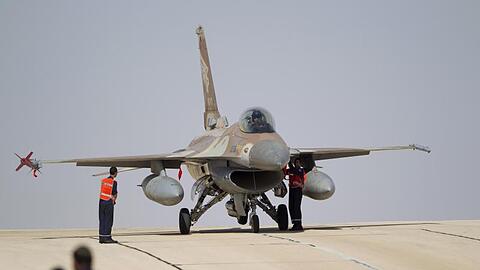 F-16 Kampfjet der israelischen Luftwaffe auf einem Militärflughafen bei Eilat.