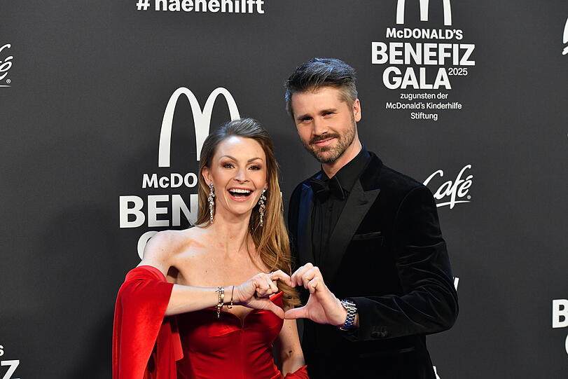 Thore Schoelermann und Ehefrau Jana Julie Schoelermann hatten ihre Kinder an diesem Abend bei der Oma gelassen. Thore Schoelermann und Ehefrau Jana Julie Schoelermann hatten ihre Kinder an diesem Abend bei der Oma gelassen.