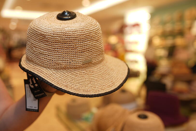 Tradition und Moderne, derzeit sehr gefragt: Ein Crochet-Hut, der fast wie ein Baseball-Cap aussieht. Tradition und Moderne, derzeit sehr gefragt: Ein Crochet-Hut, der fast wie ein Baseball-Cap aussieht.