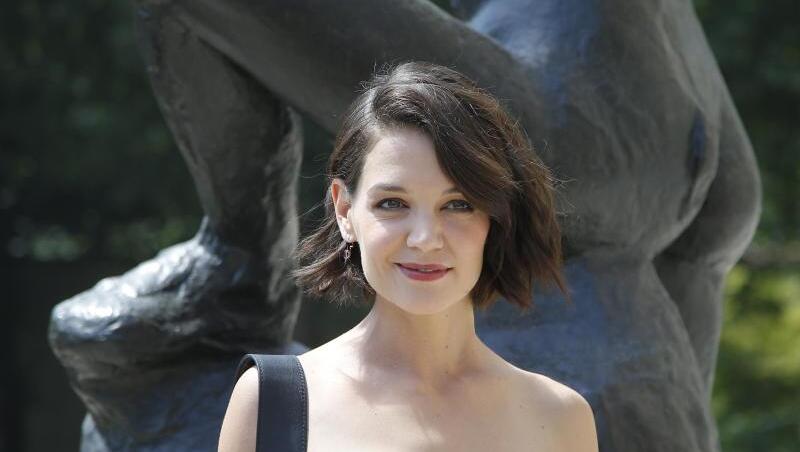 Die US-Schauspielerin Katie Holmes besuchte ein Flüchtlingslager in Griechenland. Die US-Schauspielerin Katie Holmes besuchte ein Flüchtlingslager in Griechenland.
