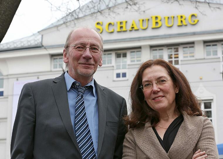 Andrea Gronemeyer und Hans-Georg Küppers vor der Schauburg.