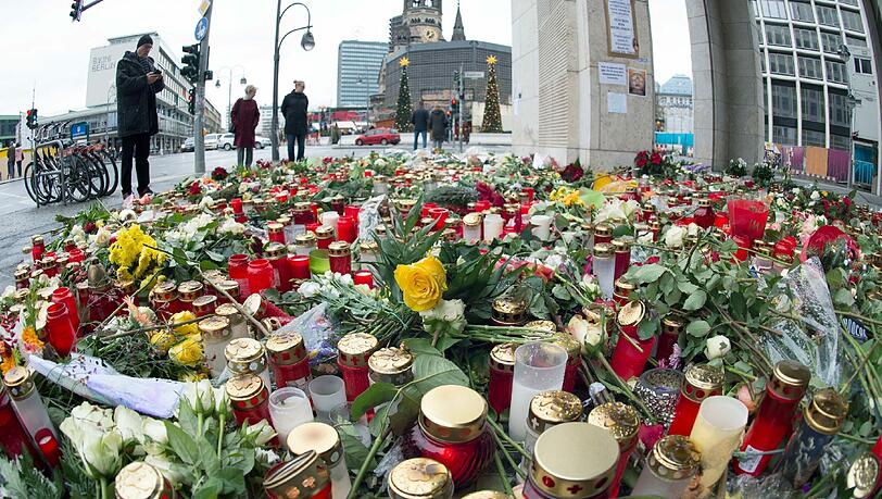 Am 19. Dezember raste ein Attentäter am Berliner Breitscheidplatz in die Menge und tötete 12 Menschen.