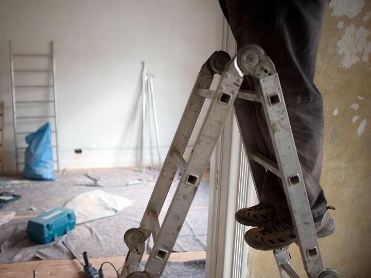 Kunden müssen derzeit lange auf einen Handwerker warten.