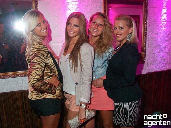 Am Freitag ging es im Crown's Club richtig zur Sache. Anlass war die offizielle "Hustler Party" im Crown Club. 
Mehr Bilder unter: www.nachtagenten.de