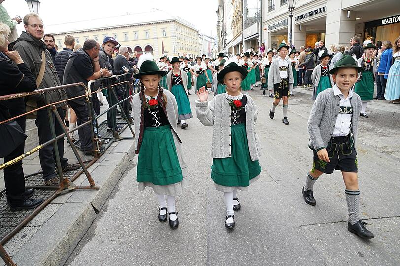 Weitere Bilder vom Trachtenumzug.