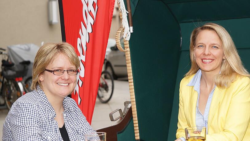 FDP-Abgeordnete Julika Sandt (re.) im Gespräch mit AZ-Redakteurin Annette Zoch. FDP-Abgeordnete Julika Sandt (re.) im Gespräch mit AZ-Redakteurin Annette Zoch.