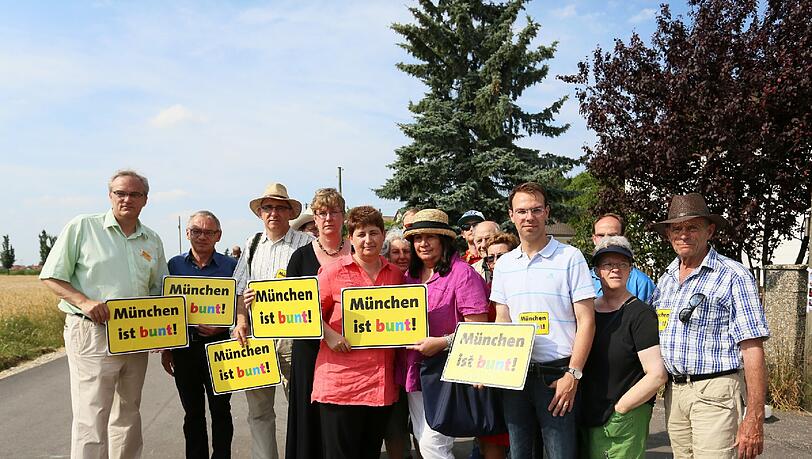 Auch in Obermenzing wurde schon gegen das sogenannte Braune Haus demonstriert. Auch in Obermenzing wurde schon gegen das sogenannte Braune Haus demonstriert.