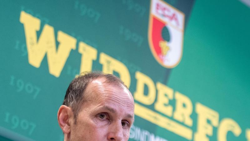 Heiko Herrlich sitzt bei einer Pressekonferenz in der WWK-Arena. Foto: Stefan Puchner/dpa/Archivbild Heiko Herrlich sitzt bei einer Pressekonferenz in der WWK-Arena. Foto: Stefan Puchner/dpa/Archivbild