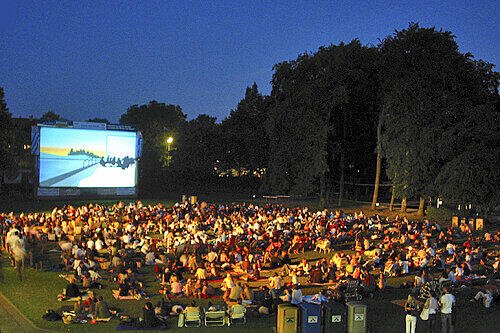 Das Licht ist aus am Ungererbad: "Kino am Pool" findet nächstes Jahr nicht mehr statt.