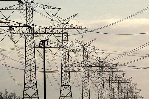 Billig? Von wegen! Die Energie-Riesen machen weiter Kasse.