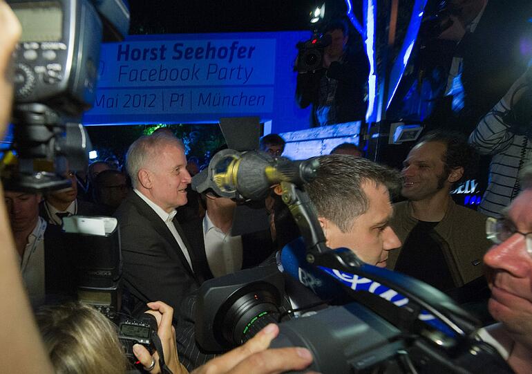 Viel Gedränge, aber eigentlich nur um seehofer selbst. Am Eingang und im P1 war nicht so viel los. Terrasse und einige Räume in der Nobeldisco wurden gar nicht gebraucht. Die Bilder vom CSU-Event im P1.