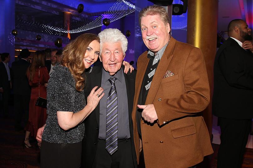 Ilona und Klaus Baumgart  mit Gotthilf Fischer (Mitte)