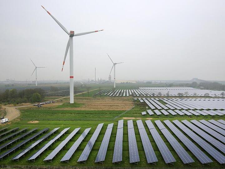 Die Stromproduktion aus erneuerbaren Energien ist in Deutschland auf einen neuen Höchststand geklettert.