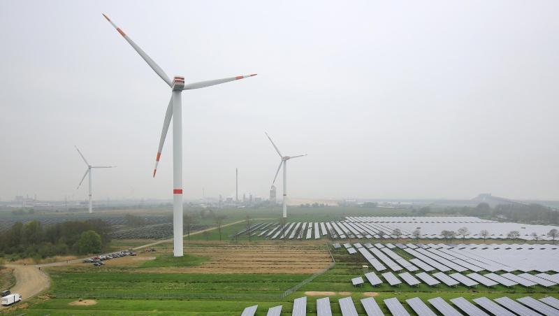 Die Stromproduktion aus erneuerbaren Energien ist in Deutschland auf einen neuen Höchststand geklettert. Die Stromproduktion aus erneuerbaren Energien ist in Deutschland auf einen neuen Höchststand geklettert.