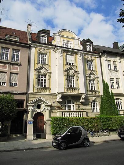 Besonders sehenswert: Die Holbeinstraße. Hier reiht sich ein Jugenstil-Kleinod an das andere.