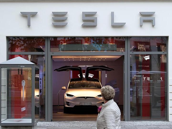 Einen sogenannten Showroom hat Tesla in Berlin bereits - am Kurfürstendamm.