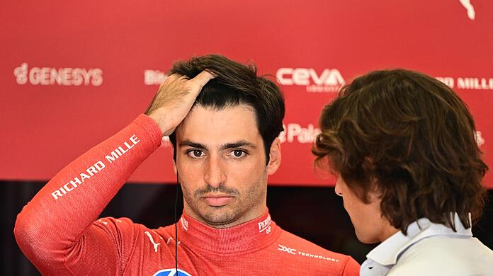 Noch ist unklar für welchen Rennstall der Spanier Carlos Sainz kommende Saison antritt.