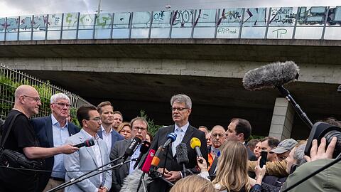 Bundesverkehrsminister Patrick Schnieder (CDU) hat versichert, dass die Bonner Nordbr&uuml;cke f&uuml;r ihn derzeit oberste Priorit&auml;t hat.