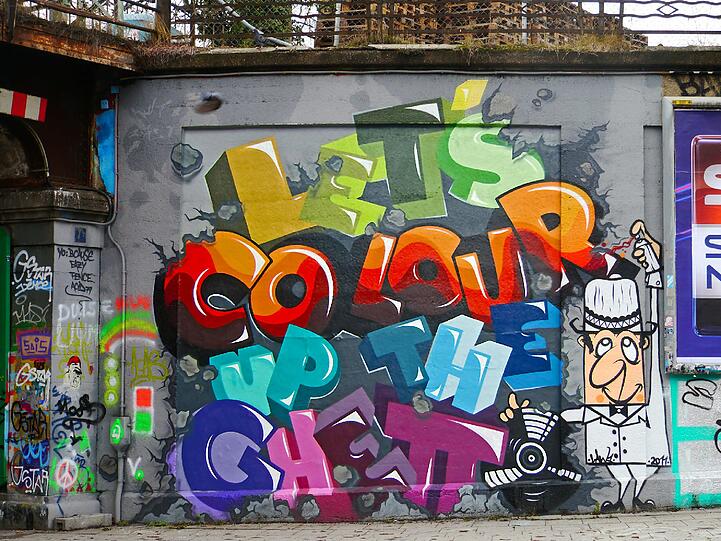 &bdquo;Let&rsquo;s color up the ghetto&ldquo; &ndash; das ist das Ziel von Graffiti-Künstler LawOne in der Tumblingerstraße.